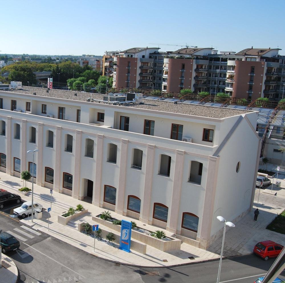 Residence Trani Buitenkant foto